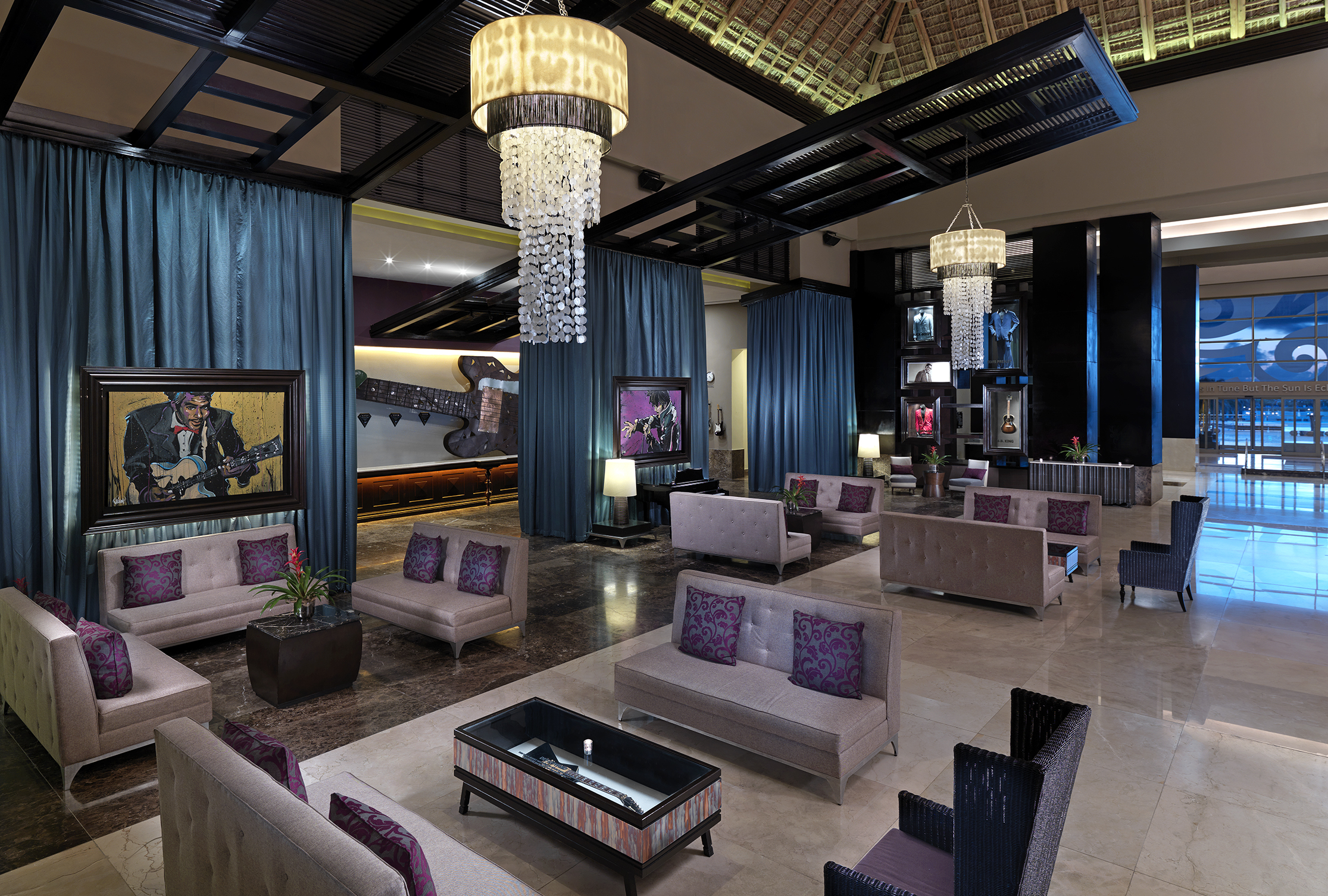 2073944-lobby_1794.jpg