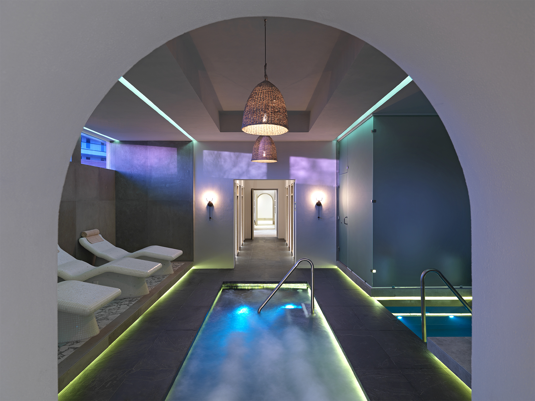 3383995-spa_2076.jpg