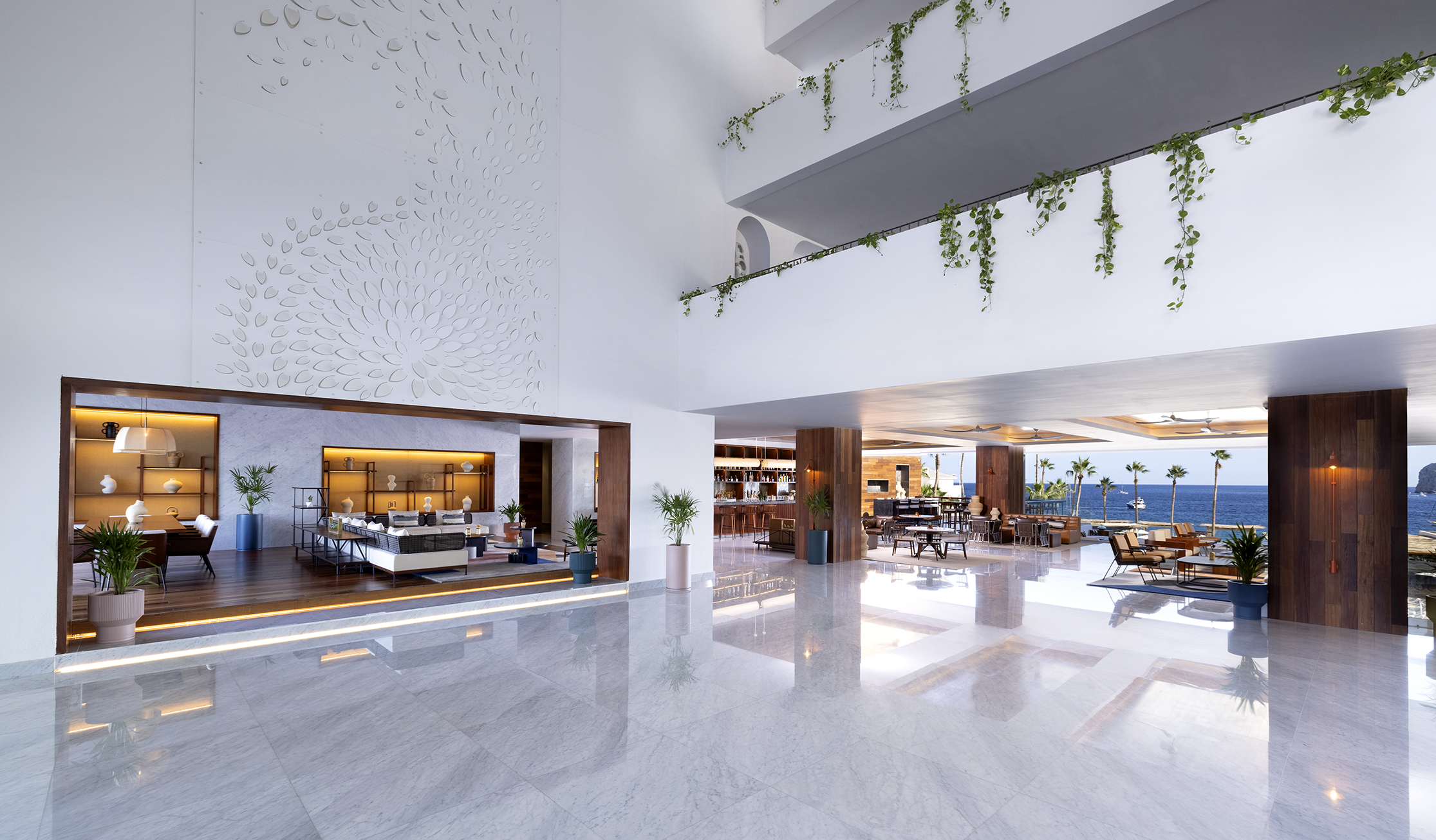 3503636-lobby_318756.jpg