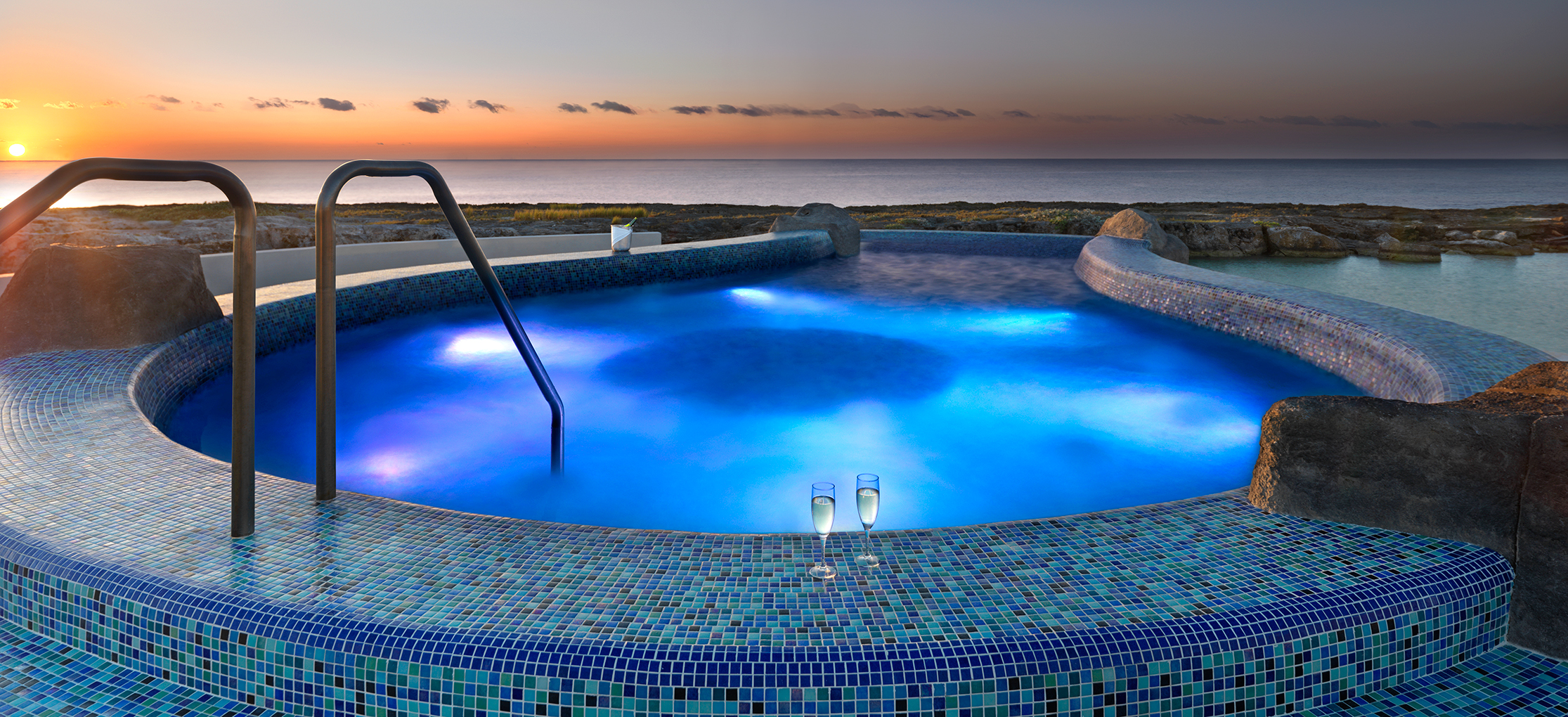 jacuzzi_4883aaRT.jpg